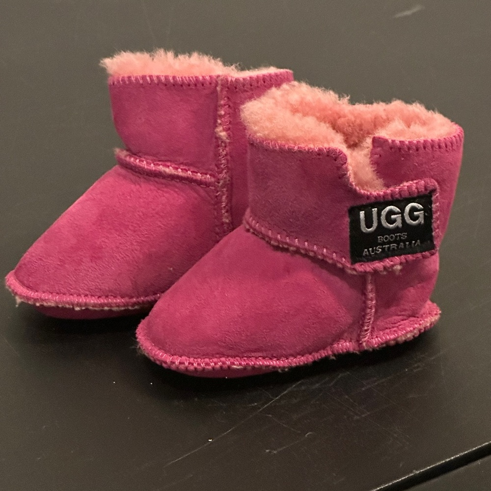 Pink‎ baby ugg